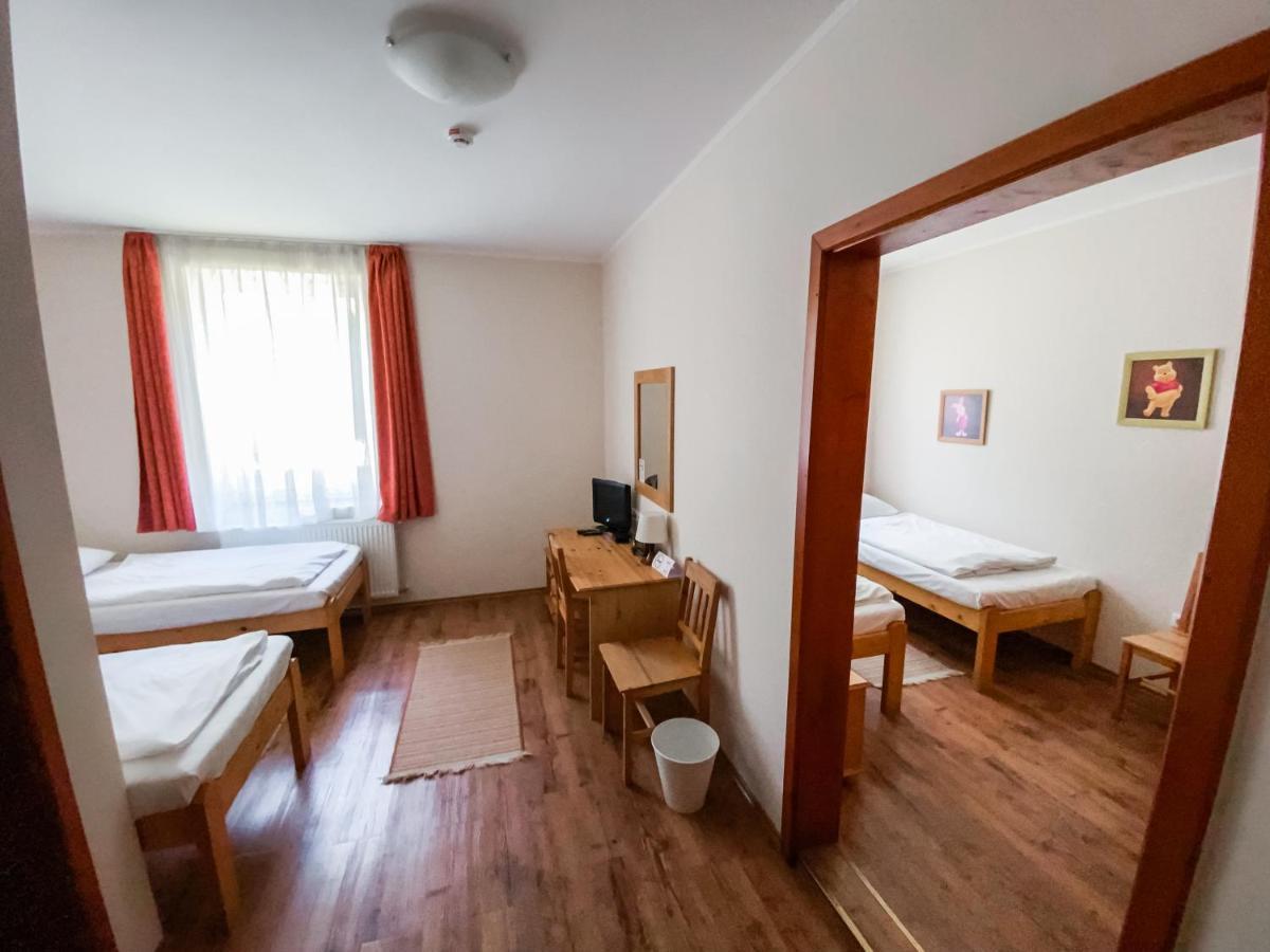 Anna Panzio Hotel Dunavarsány Exterior photo